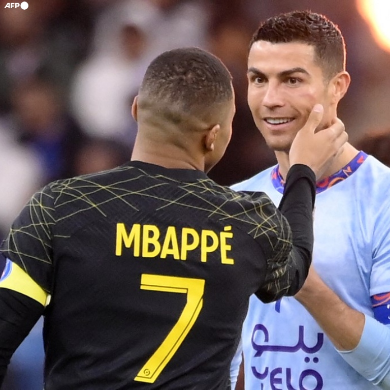 Kylian Mbappe was inspecting Cristiano Ronaldo's bruise 