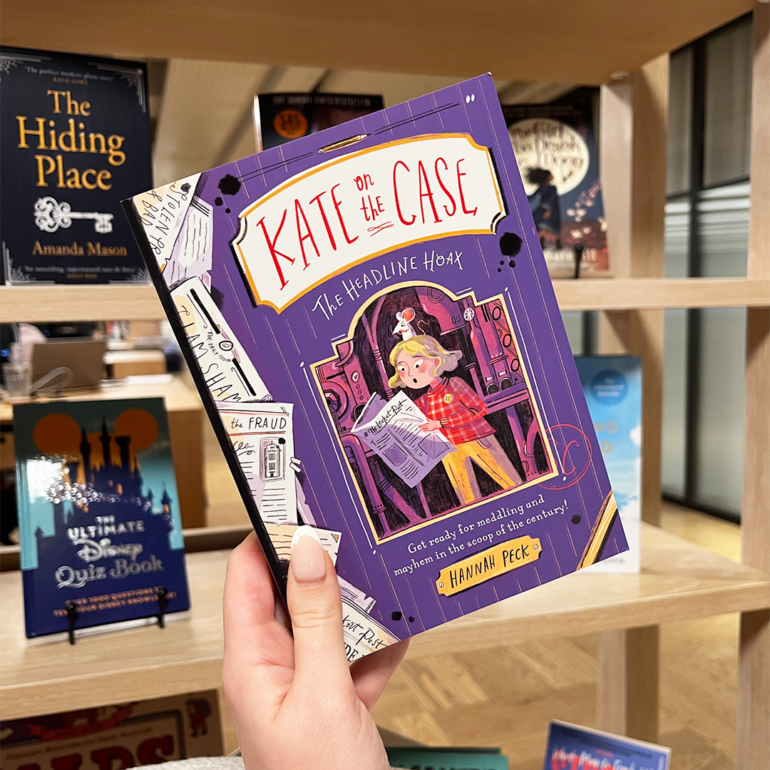 Breaking news! 📰

The hilariously entertaining #KateontheCase 3: The Headline Hoax by @hpillustration_ has been out for one week today 😱

Have you got your copy yet: lnk.to/KateontheCase3 👀