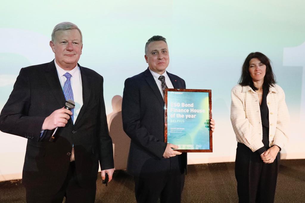 Belfius's tweet photo. .@euronext riep ons zonet uit tot Bond Finance House of the Year! En ook de award voor ESG Bond Finance House of the Year kwam onze richting uit. Bedankt aan al onze klanten om ons het vertrouwen te geven om er elke dag vol Love voor te gaan!
#belfius #capitalmarkets #esg https://t.co/17w3tSVhwB