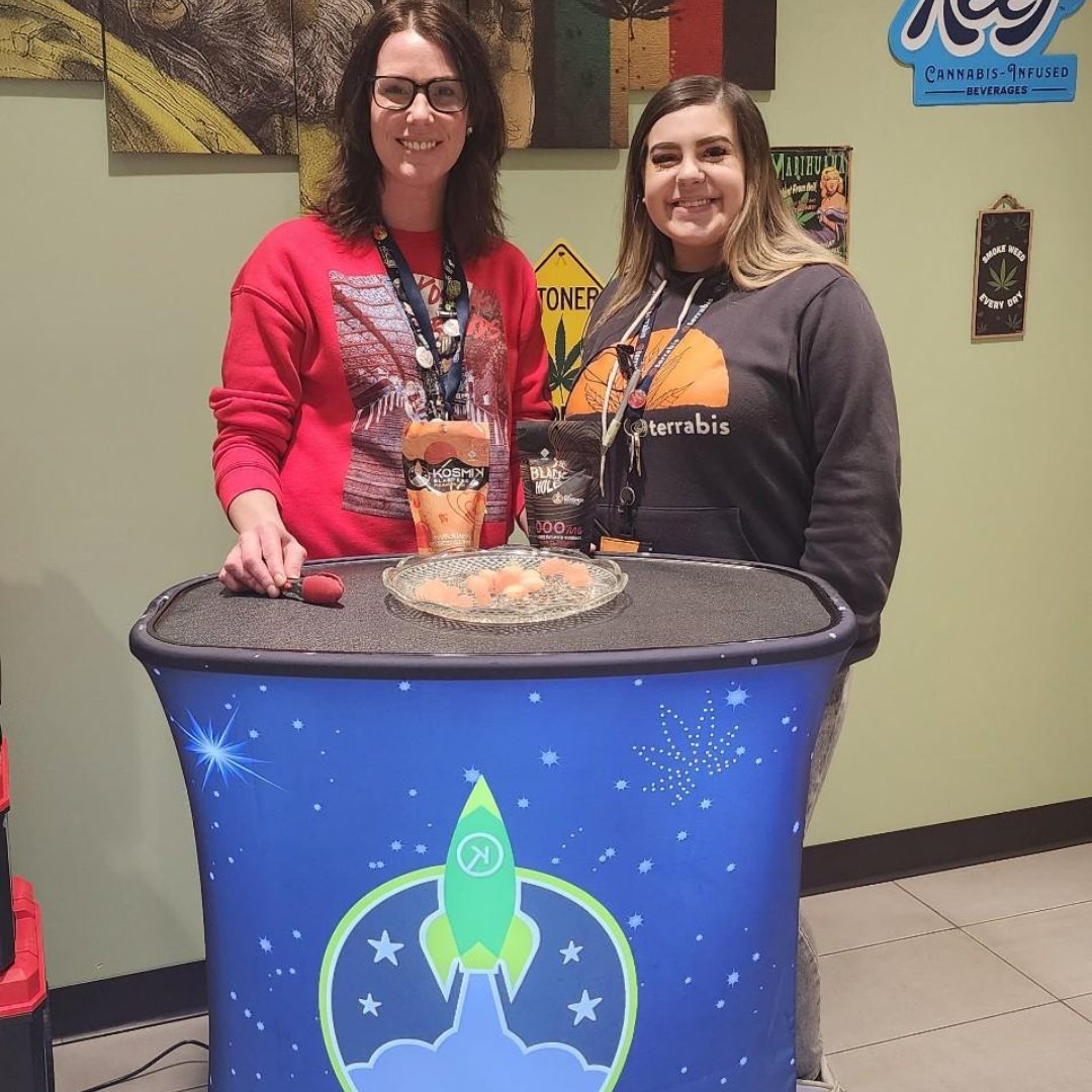 terrabis's tweet image. 🚀 Kosmik Pop Ups at Terrabis Today! What&apos;s your favorite flavor by @kosmikbrands so far!? 😋
🚀 Creve Coeur: 2pm - 4pm
🚀 O&apos;Fallon: 5pm - 7pm 
#Terrabis #kosmikbrands #kosmik #missouri