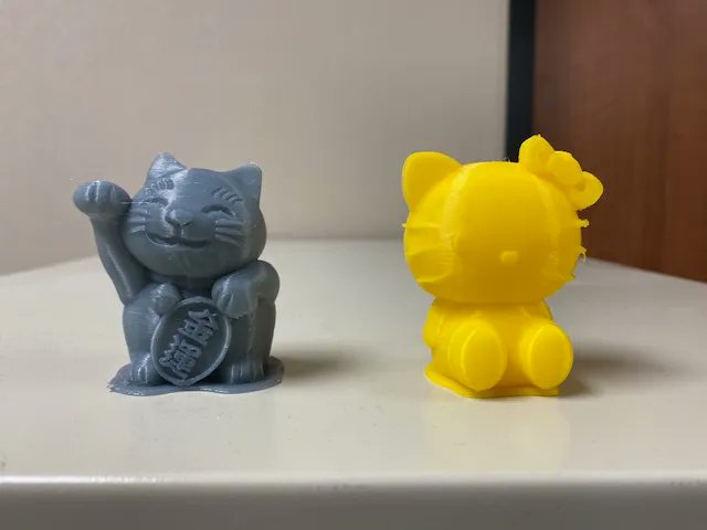 kahlams's tweet image. Our first two prints finished overnight!  Students can print starting at just 20 Quest Coins.  See Ms. Lester in the library for more information.  #3dprinter #makerbot #everyknighteveryday #cfisdforall