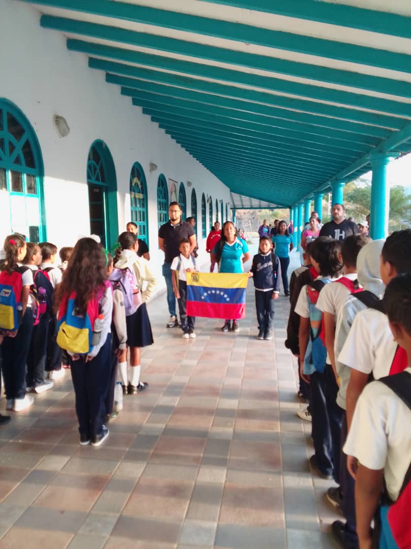 MaykelLuz's tweet photo. #Cua... Municipio Urdaneta. Alcalde Jonathan Herrera comprometido con  ser parte de la atención de nuestros estudiantes. 
@HectoRodriguez @MPPEDUCACION @NicolasMaduro @rosabecerra3 @pastoranacary @_LaAcanzadora https://t.co/PwwUwFRJsz