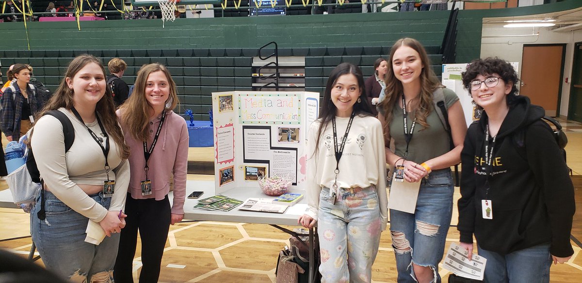 It was a great week at the Electives Fair! It's so exciting to to think about all of the potential classes to take next year! Thanks to Allison, Erin, and Makenzie (not pictured), for their help representing at the table all week! #WeRMedina #StudentJournalism
