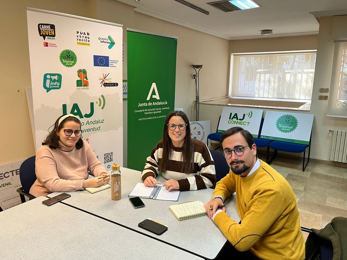 anagonzalez710's tweet photo. 👥 Hoy me he reunido con la Asociacion @ADEDEJA.
✅ Nos han planteado el proyecto #SIMUJA y desde el @IAJuventud colaboraremos con ellos y pondremos en valor las inquietudes de nuestros jóvenes mientras se debate. https://t.co/Gb23mDSFXP