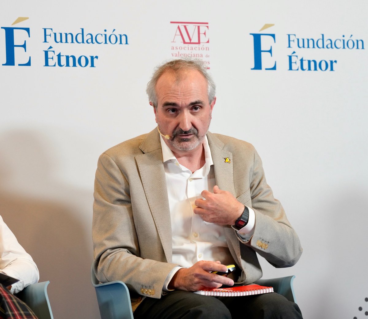AVEmpresarios's tweet photo. .@BerGregori, @grefusa, nos ha expuesto los #valores de #Grefusa “Uno de nuestros valores es que somos cercanos. Ser cercano es ser transparente, honesto, tratar a los demás con muchísimo respeto”. 

#AVEmpresarios #somosdeacción https://t.co/c0e7ktHSd2