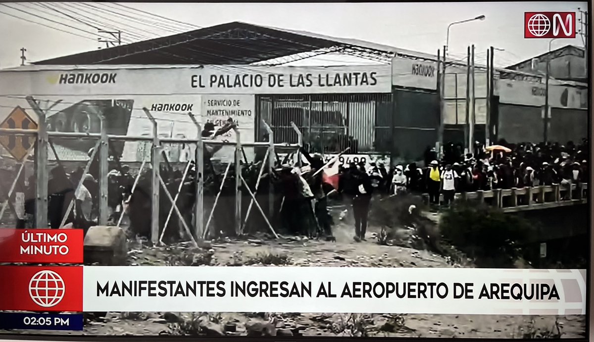 gbrocq's tweet photo. No escucho a los congresistas de la izquierda opinar al respecto y repetir que son marchas pacíficas del pueblo. https://t.co/cUyCZM2slR