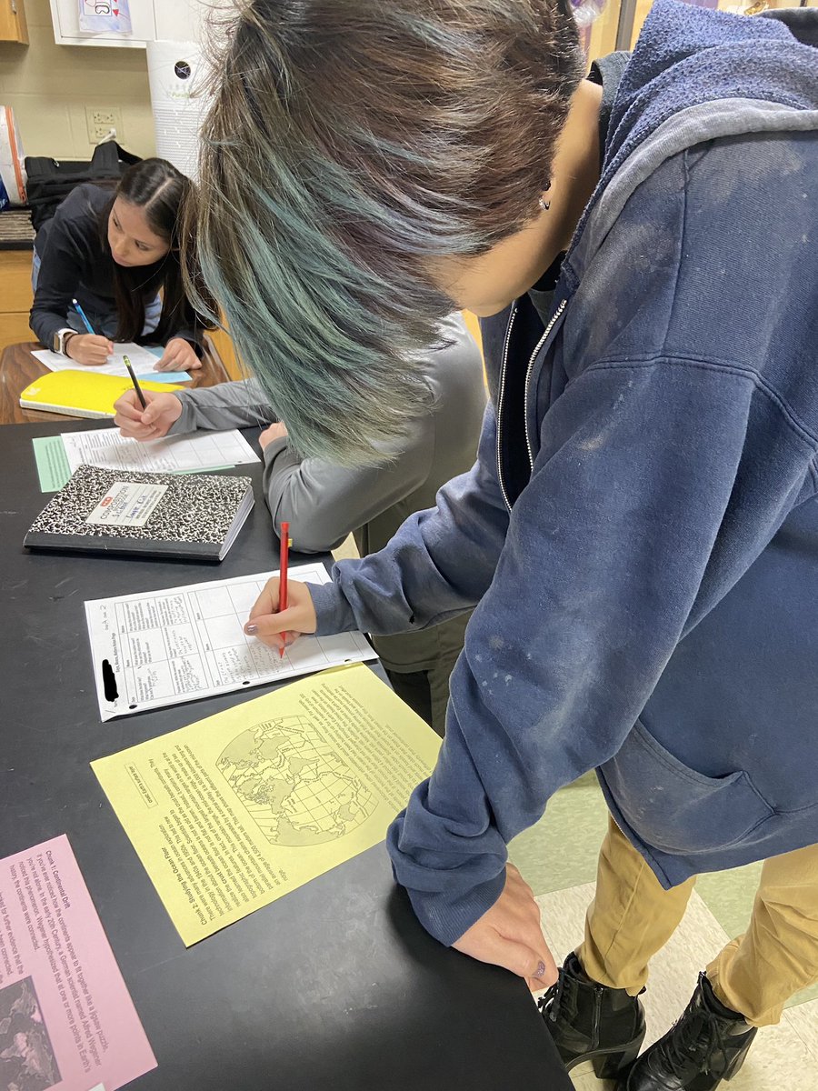 AspireBmsn's tweet photo. Jigsaw AND Says, Means, Matters in 8th grade science today! I love being invited in to co-teach! @BoerneMSNorth https://t.co/DAJg71M91c