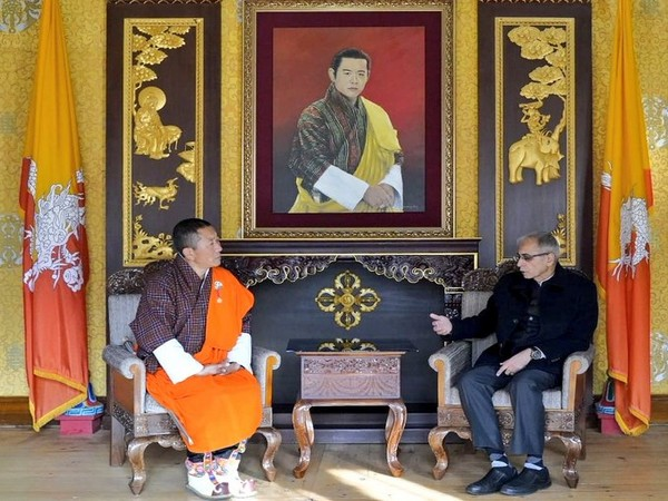 Foreign Secretary Kwatra, Bhutan PM Tshering agree to enhance cooperation in energy, education

Read @ANI Story | aninews.in/news/world/asi…
#VinayMohanKwatra #LotayTshering #EnergyCooperation #Bhutan #India #IndiaBhutanRelations