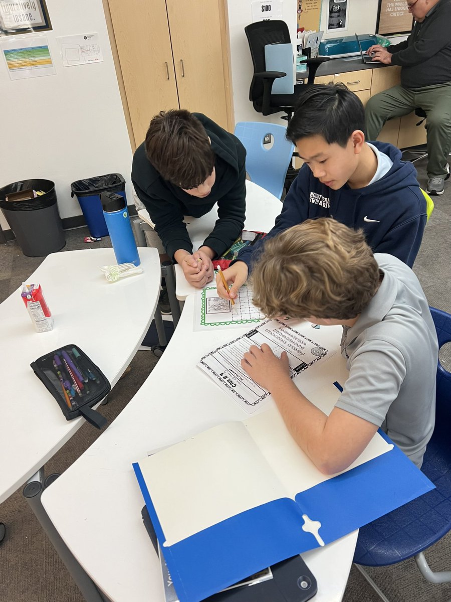 campbellMVPS's tweet photo. G6 flexing their inquiry muscles and solving a #breakoutedu puzzle on the ancient Mayan civilizations #mvmiddle #mvlearns @TheMVSchool https://t.co/TY14PAfgXh