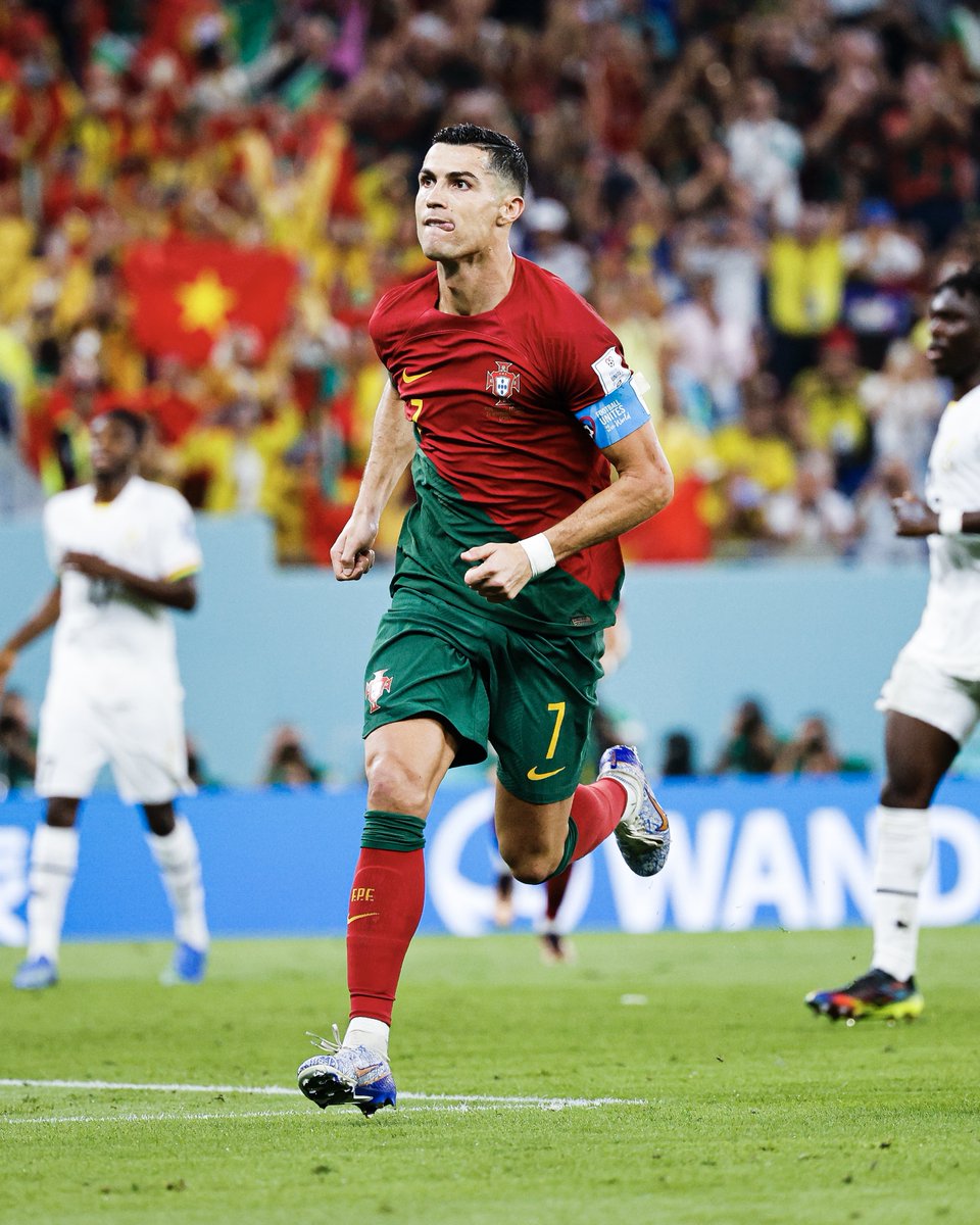 selecaoportugal's tweet photo. 𝗤𝗨𝗘 𝗘𝗦𝗧𝗥𝗘𝗜𝗔! 🐐 @Cristiano BISOU no amigável entre All-Star de Al Nassr - Al Hilal e o PSG! 👑 #VesteABandeira

𝗪𝗛𝗔𝗧 𝗔 𝗗𝗘𝗕𝗨𝗧! 🐐 #Cristiano scores twice at the friendly between Al Nassr - Al Hilal's All-Star team and PSG! 👑 #WearTheFlag https://t.co/ub54i7MfMv