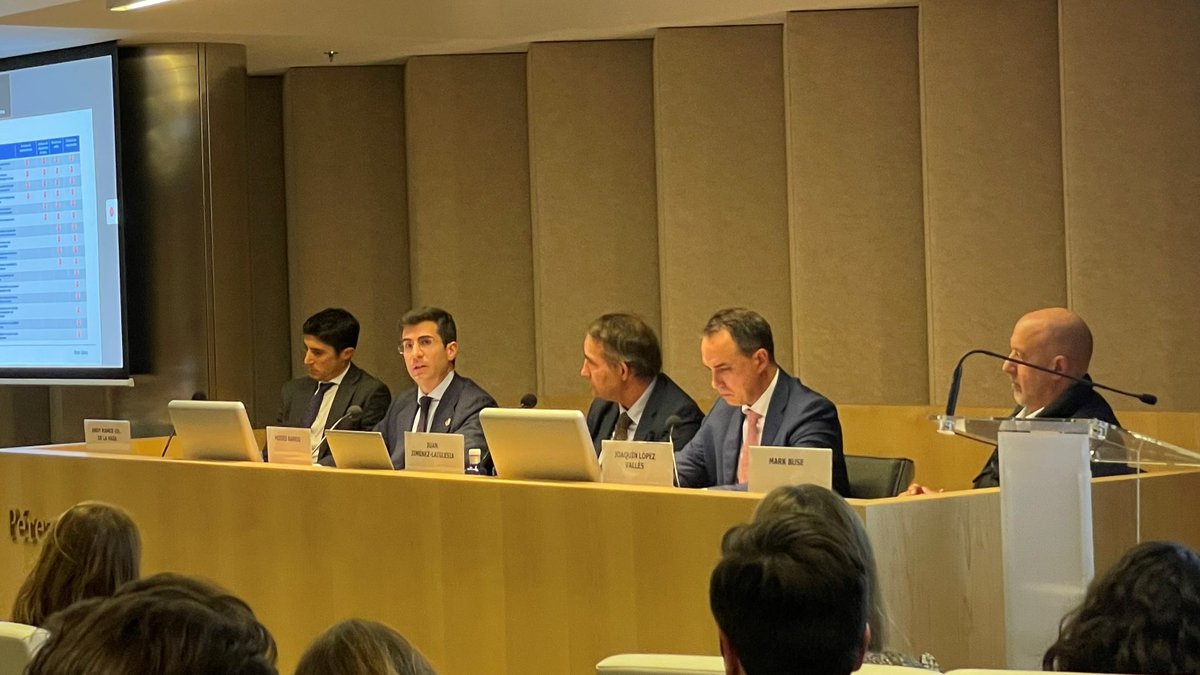 PoliticalInt_ES's tweet photo. Ante la #DSA y la #DMA, dados los ámbitos a los que aplica, el letrado del Consejo de Estado @moisesbarrioa cree que el regulador debe ser "un cruce de Van Gogh, Sócrates y Sherlock Holmes". #EventosPI https://t.co/3bqzWYZxWc