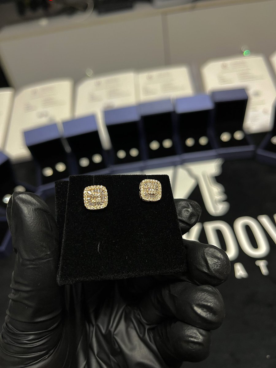 icelockdown's tweet photo. Rose gold earrings available for pickup same day delivery. Please share my customer might be on your page https://t.co/MxOSioblj5
