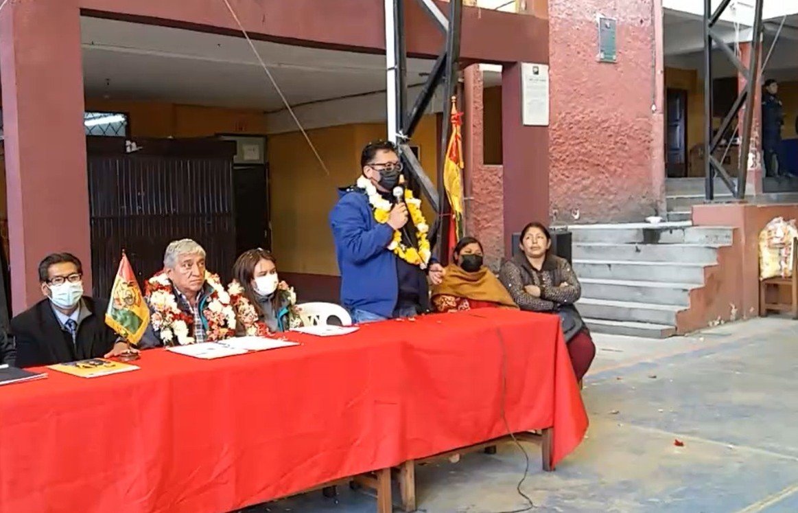 GAMLP_SMEDS's tweet photo. #SMEDS | Con una inversión de más de Bs 114 mil, en el marco del programa #EscuelasConAmor, se lleva a cabo la entrega de obras de mejoramiento integral en la Unidad Educativa Germán Busch B-A-C del macrodistrito Centro.

#PorElBienComún #LaPaz #LaPazEnMovimiento #LaPazEnPaz https://t.co/OvY9AdfuUV