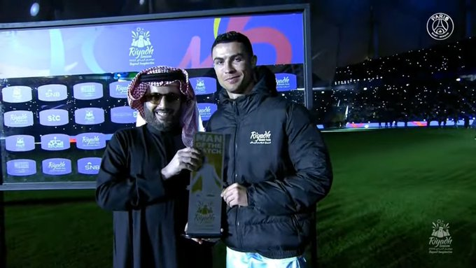 Ronaldo foi eleito o melhor jogador em campo