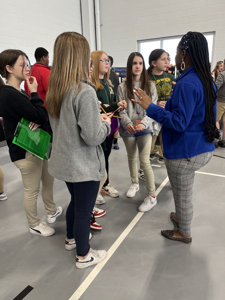 satellitecenter's tweet photo. We enjoyed the opportunity to share our courses with the eighth grade students from ⁦⁦@HarryHurstMS⁩ and ⁦@CammonMiddle⁩ during the ⁦@DHSWildcats⁩ Morning with the Wildcats!  We look forward to meeting the 8th grade parents tonight! #futureready https://t.co/TzzDb8htZe