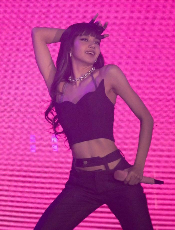 daily lisa pics (@dailylisapix) on Twitter photo 