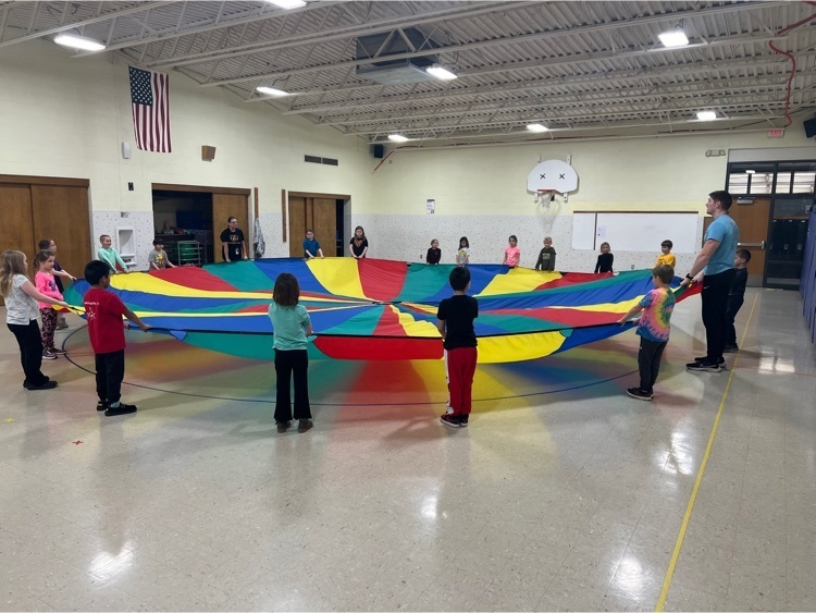 TiptonTigersCSD's tweet photo. Parachute Day for Mr. Heitland’s PE classes! https://t.co/dw8vj8xx1A