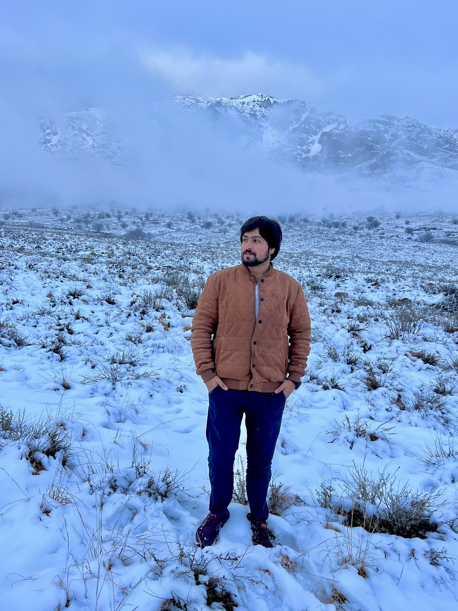 AghaZamanShah's tweet photo. چلتن کے سفید پوش پہاڑوں کے بیچ کچھ پل خوشگوار موڈ میں۔❣
#ChiltanMountains #Balochistan #QuettaSnowfall https://t.co/zHzngOLMLw