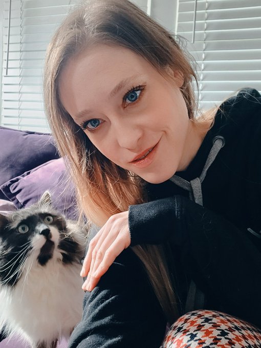 Meow Meow https://t.co/pFjMhUFGMp