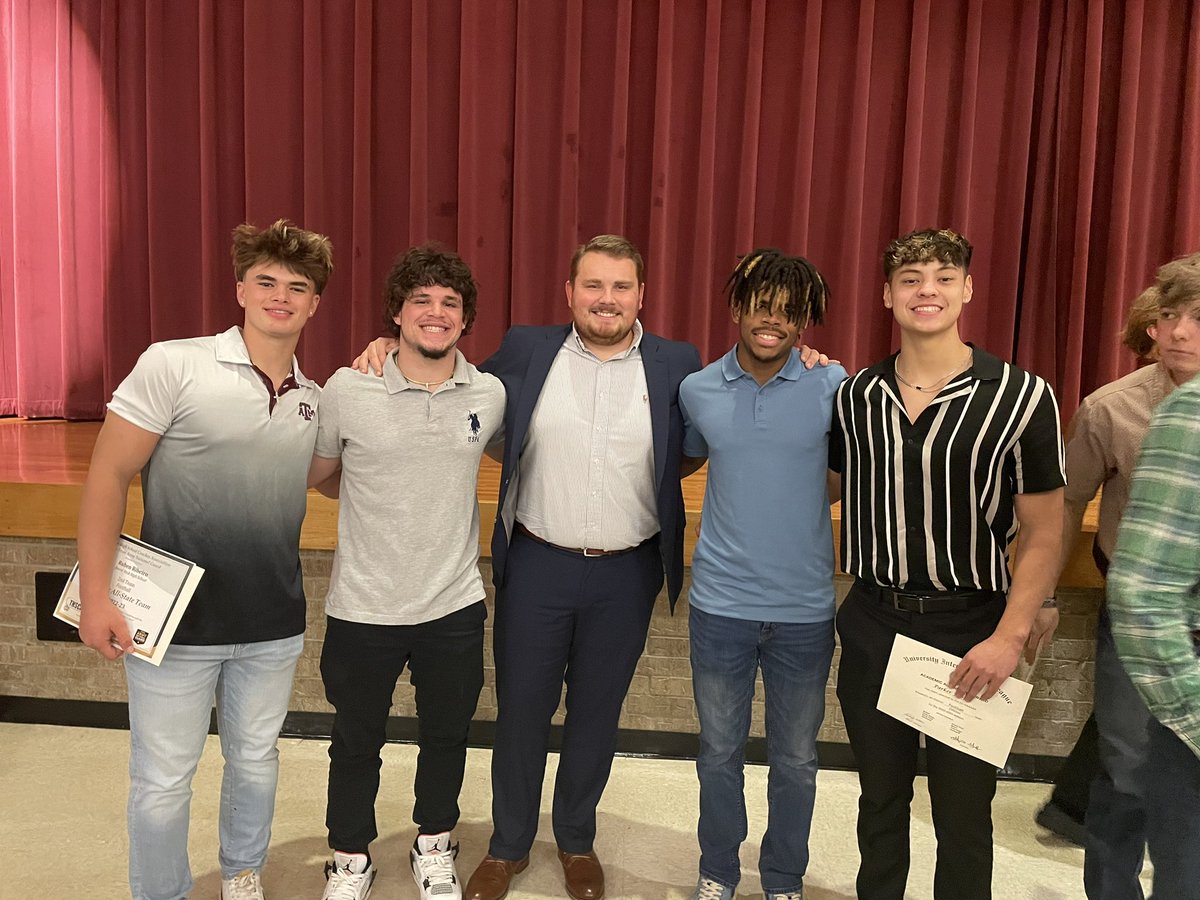 Great night celebrating the 2022 season! Proud of these young men! Represent the running backs well!