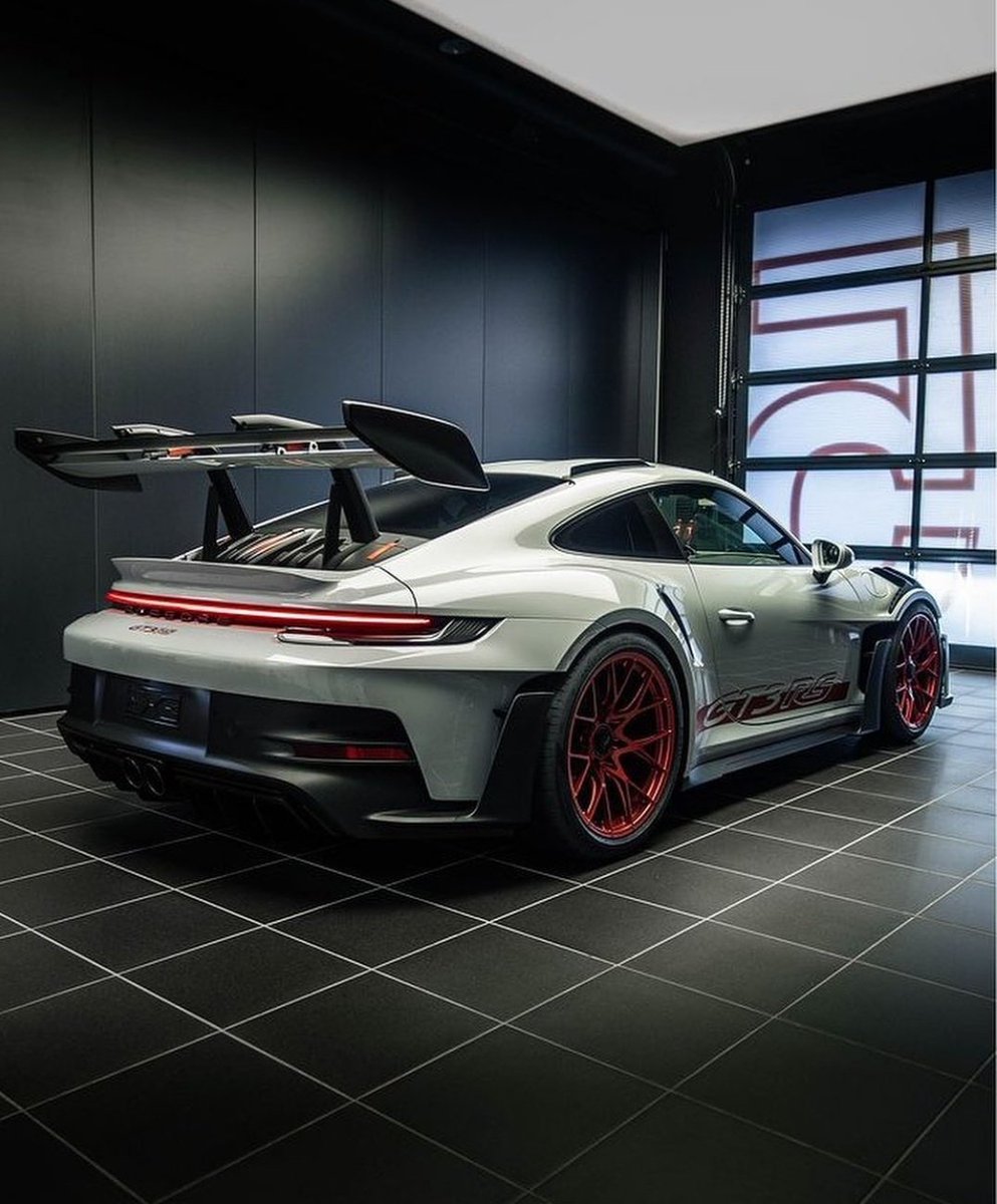 WorldWideCarsTM's tweet photo. Porsche 992 GT3 RS 🦈 https://t.co/Fwxliw5bxx