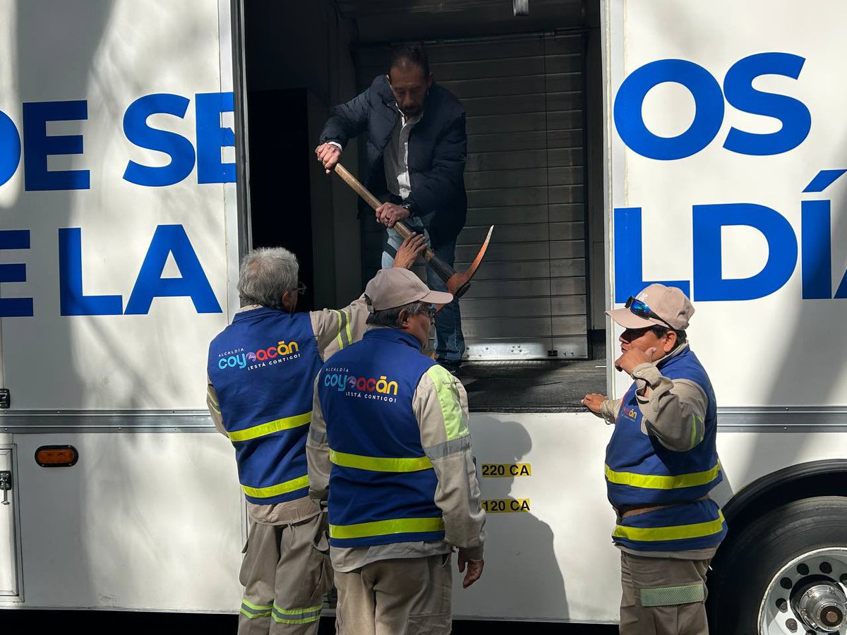 Alcaldia_Coy's tweet photo. Con el nuevo Tráiler de Servicios Urbanos de la Alcaldía, estamos imparables.
El equipo operativo de esta unidad móvil se encuentra realizando jornada de mantenimiento de espacios públicos en el parque Xotepingo y sus inmediaciones.
1/2 https://t.co/0xsQRsyc3M