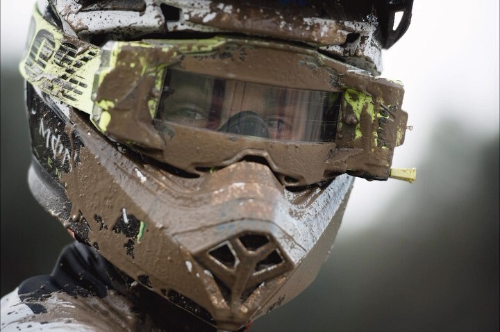 Smoother pulls, wider film, and multiple advanced systems contribute to achieving your goal by providing the maximum amount of vision. Maximize your goggle arsenal by utilizing the advanced ARMEGA rapid-lens changing system and effortlessly swap your Ult… instagr.am/reel/CnmdYqAo9…