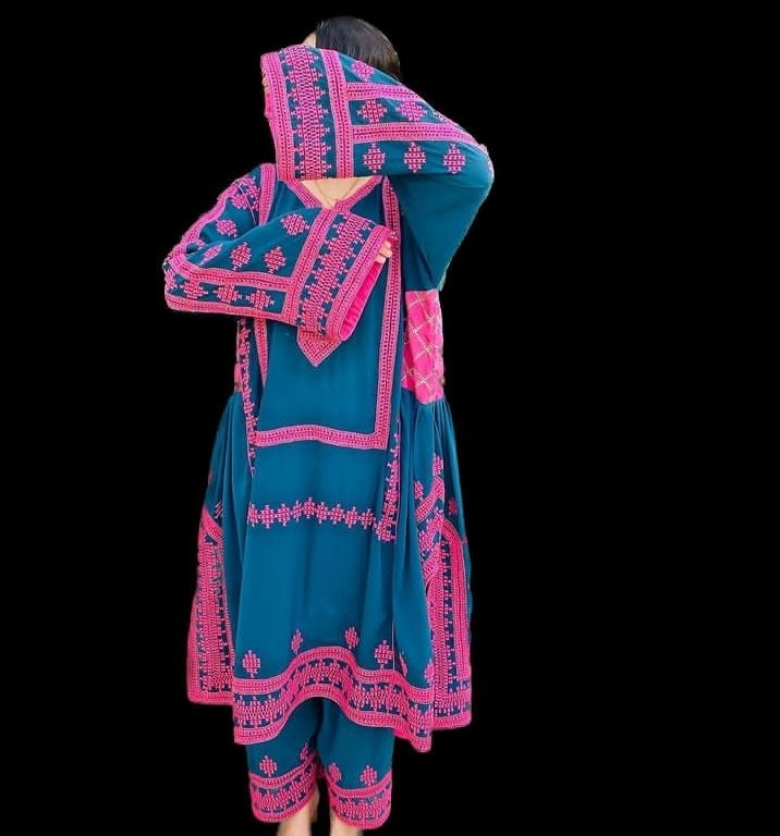 lushwaa's tweet photo. Experience the beauty and tradition of Balochistan with our authentic Balochi traditional dress. Made from high-quality fabrics and adorned with intricate embroidery, this dress is the perfect way to showcase your cultural heritage https://t.co/m5YQmN6AYP