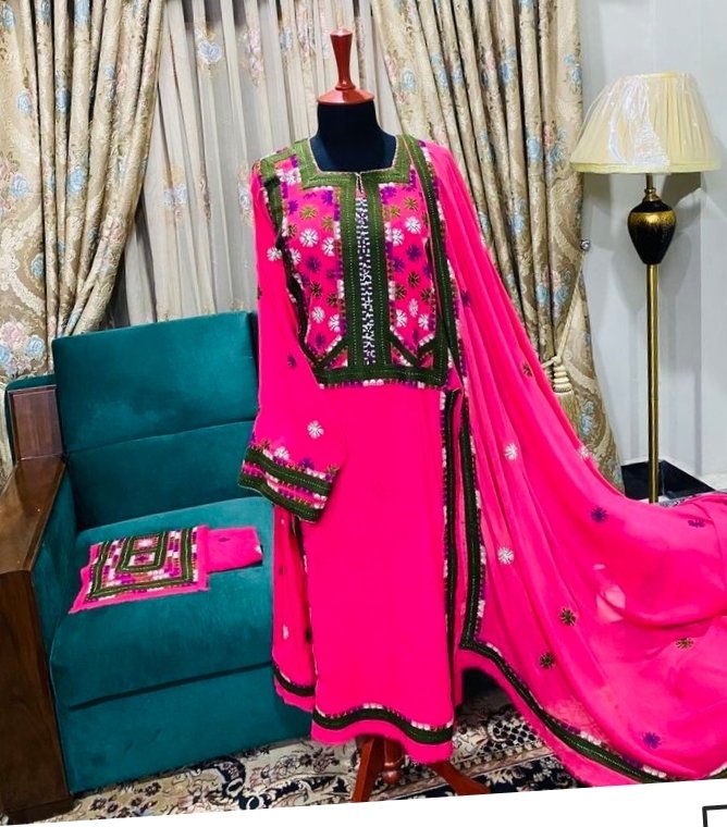 lushwaa's tweet photo. Experience the beauty and tradition of Balochistan with our authentic Balochi traditional dress. Made from high-quality fabrics and adorned with intricate embroidery, this dress is the perfect way to showcase your cultural heritage https://t.co/m5YQmN6AYP