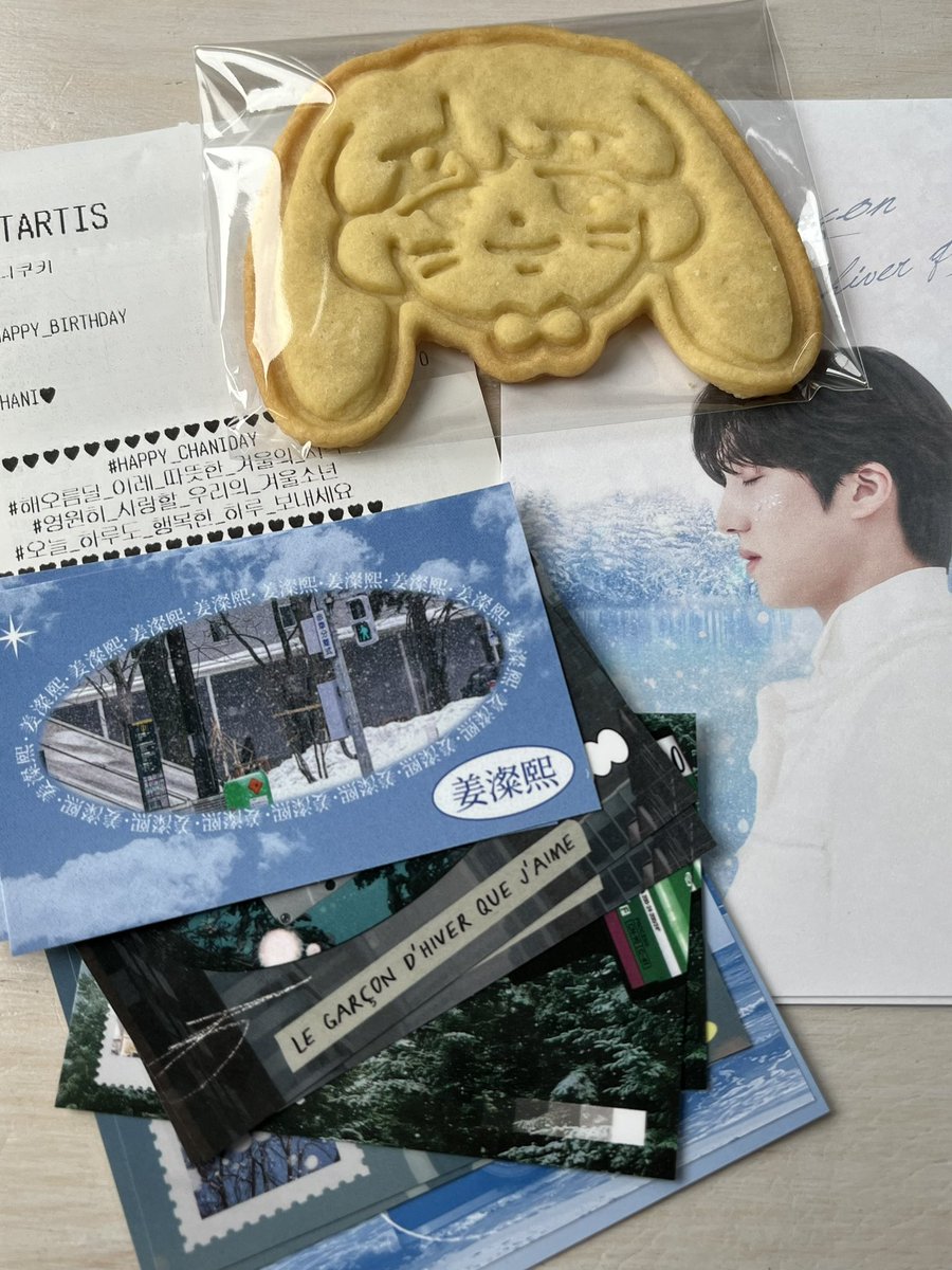 chabbiya's tweet photo. ✗ 카페 스타티스

집단찬히에 압도.. 당하다..
곳곳에 있는 찬히들이 너무 귀엽구 정성가득사랑이 느껴졌어요,,♡ 스티커도 일케 예쁘면 어케쓴답니카! 꼭꼭 애껴둘거에요,,🥹🫶🏻 쿠키까지 넘무 귀엽고 맛있고,,🤭

#해오름달_이레_따뜻한_겨울의_시작
#영원히_사랑할_우리의_겨울소년 https://t.co/GA3NHDUuLU