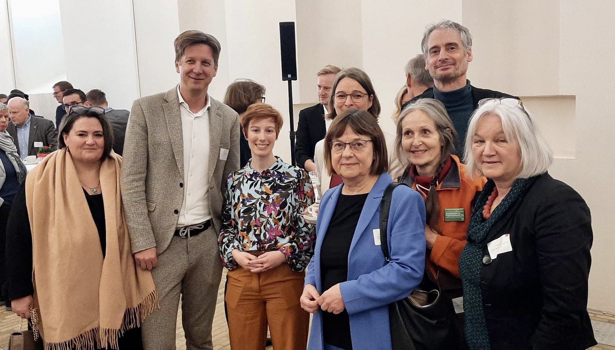 Neujahrsempfang des <a href="/DGB_Berlin_BRB/">DGB Berlin-Brandenburg</a>: #GuteArbeit und Ausbildung, faire Entlohnung, eine moderne Ausstattung und Beteiligungskultur sind die besten Maßnahmen, um den demographischen Wandel zu bewältigen. Das Land Berlin als Arbeitgeber weiß um die Aufgaben und nimmt sich ihrer an.