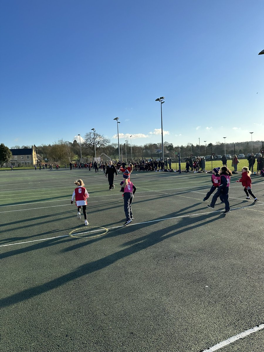 SJSSport1's tweet photo. U9 netball and hockey festivals in the sunshine 🙌 it doesn’t get much better! Great to see our site full of enthusiastic, active students 💪 thank you to all our visitors over the past couple of weeks supporting the SJS festivals. @sport_ses @Stamford_Sport @SJS_Head @SpedeNews https://t.co/pdozvRusML