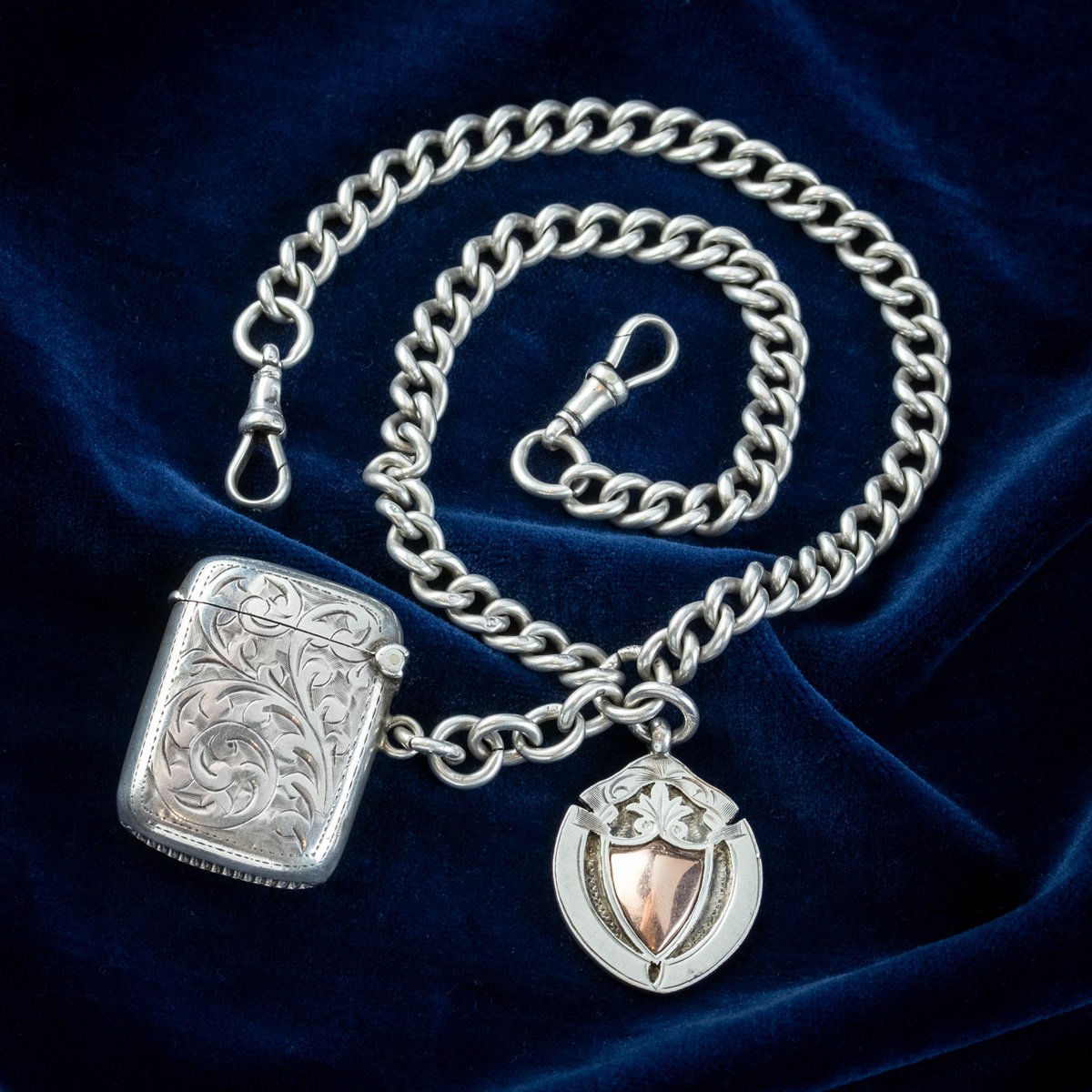 Antique_Group's tweet photo. A grand Edwardian Albert chain made up of solid sterling silver curb links with a medallion and vesta case suspended from the bottom. All the parts were made in Birmingham and bear hallmarks and sterling lion marks.

£675 or $818

Click here to shop now - https://t.co/1TpxmfWIQc https://t.co/ehtLeTef0X