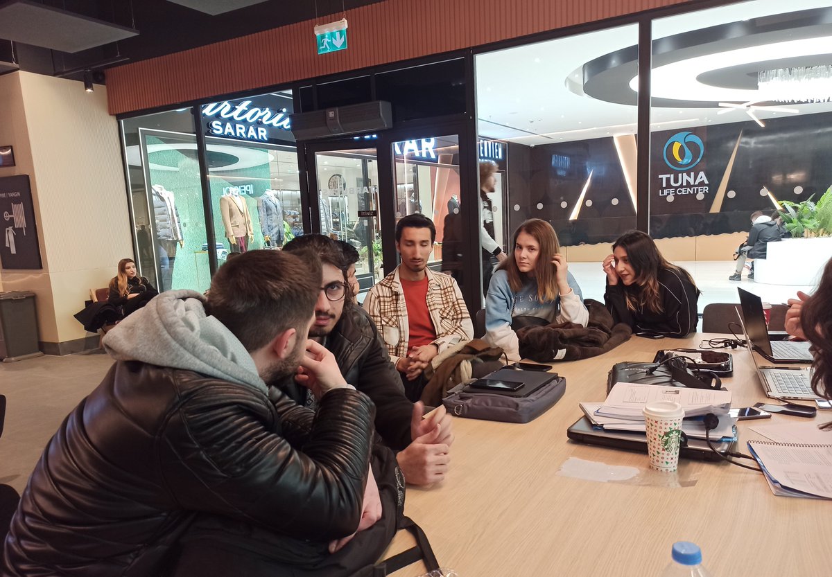 devstorming's tweet photo. Mesaiyi bitirip sohbeti bırakamayanlar 🥳💙
#HappyRemoteDay
Topluluğumuza katılmak ve etkinliklerden haberdar olmak için Kommunity hesabımızı takibe alabilirsiniz 💛
Devstorming Community https://t.co/mYCra3XhLX https://t.co/rLEP9wuBbw