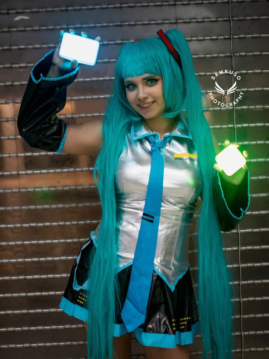 SailorEmilyu's tweet photo. I'm thinking Miku Miku oo-ee-oo 

Photos and editing by @samkuso_photography ✨📸

#hatsunemiku #hatsunemikucosplay #cosplay #cosplaypr #cosplaypuertorico #cosplayergirl #cosplaygirl #otakupuertorico #vocaloid #vocaloidcosplay #vocaloidmiku #mikuhatsune #mikuhatsunecosplay https://t.co/3XJEHG7lzj