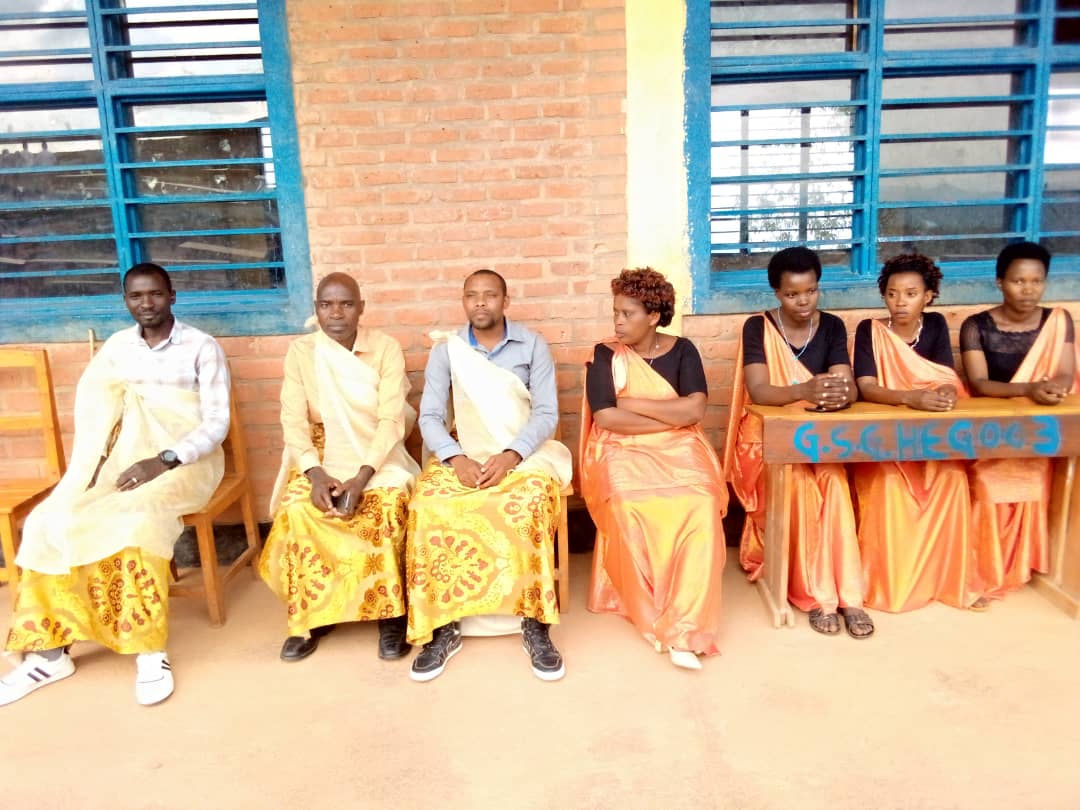 RYVCPWestern's tweet photo. Kuko u rwanda rukwiye i byiza mu Murenge wa #Ndaro #Akagari ka #Bijyojyo mu kigo cya GS #Gasave habaye umuhango wo kwinjiza intore mu zindi zihabwa izina ry'ABATARUSHWA .Byagenze neza.@NgororeroDistr @YouthNgororero @ByiringiroAmani @JUSTINNSENGIMA https://t.co/rwpVZCH4K0