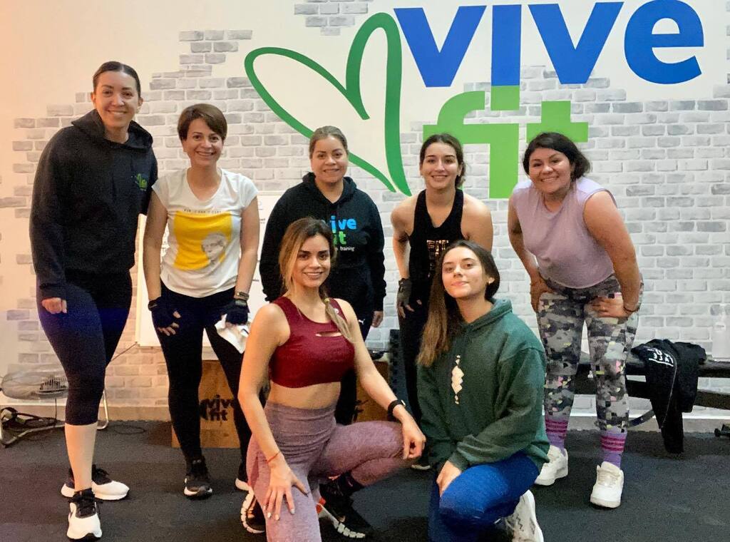 KarlaCastroFit's tweet photo. Cada una de ellas con una historia distinta, cada quien persiguiendo sus propios objetivos, pero tienen en común CONSTANCIA Y DISCIPLINA✨ 
@vivefitclub 
.
.
.
.
#vivefit 
#karlavivefit💚 
#workout 
#fitness 
#fitnessmotivation 
#fitnesslife 
#studiode… https://t.co/5K5r4piGLe https://t.co/ZQbzyAwLjq