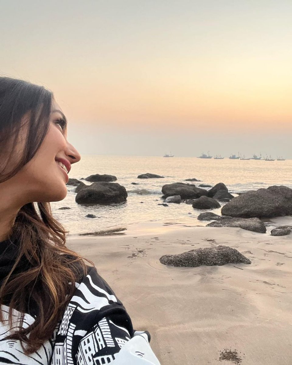 talkingbling's tweet photo. @nikifying Share a latest beach click picture she looking Glamour ๐คฉโค๏ธโ๐ฅ
.
.
#nikitadutta #nikitaduttahot #nikitadutta #nikifying #talkingbling https://t.co/dnTpLEELbB