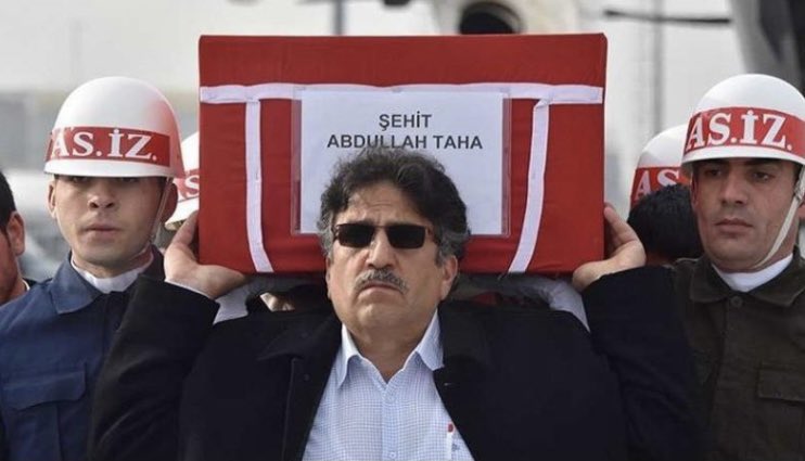 militerenstitu's tweet photo. "Komutanım jetler tepenin yamacını vursun. Biz vurada emniyetmizi aldık. Gerekirse biz burada şehit oluruz ama o hainler de burada gebersin!“ diye telsizden çağrı yapan Şehit Astsubay Çavuş Abdullah Taha Koç’um harekat öncesi verdiği röportaj https://t.co/sXfD7Rq4ct