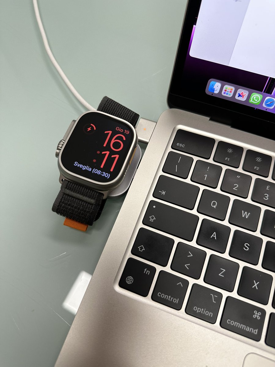 iMatteo_Pau's tweet image. Quando ti scordi di ricaricare l’#AppleWatchUltra da 3 giorni ma hai la soluzione by #Satechi sempre dentro lo zaino ✅