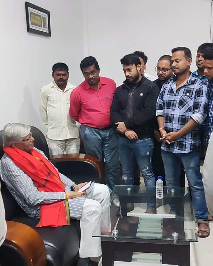 gautamhere_'s tweet photo. Felicitating National Federation AIRF GS ShivaGopal Mishra Ji at same stage isn't everyone's cup of tea.We Really feel humble n gratitude for this lovely interaction.Thanks AIRF &amp; ECoRSU for having us,looking forward.
Love n Gratitude❤️🙏
#AIRF #ECoRSU #HMS #ITF
@ShivaGopalMish1 https://t.co/ZTjvE4cG2J