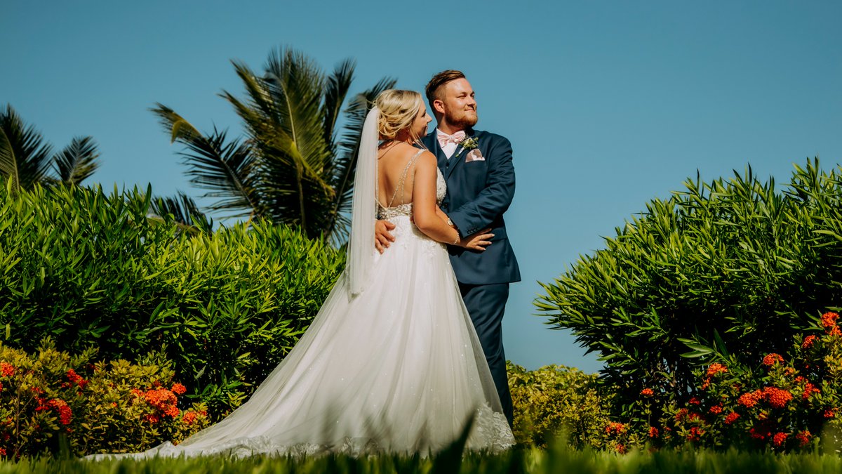 PRWeddings's tweet photo. Our gardens will be the stage, but your love will be the STAR 📸✨
Start planning your wedding day with Palace Resorts. https://t.co/GWqn4ywgye 🎉

#DestinationWeddings #CelebrateLove #PalaceResortsWeddings #Ido #AllInclusiveWeddingDestinations #MexicoWeddings https://t.co/Wk4X3oY3mQ