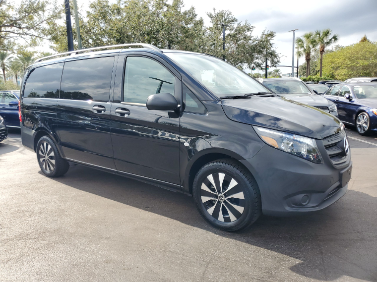MercedesBenz_SO's tweet photo. This Pre-Owned 2021 Mercedes-Benz #Metris Base Minivan/Van offers a third row of seating so you'll have plenty of space for all your passengers!

Exterior: Black | Odometer: 170 miles | Rear air conditioning

Learn more: https://t.co/n6UGCBw62d

#MercedesBenzMetris #MercedesBenz https://t.co/EeCFvUo1rN