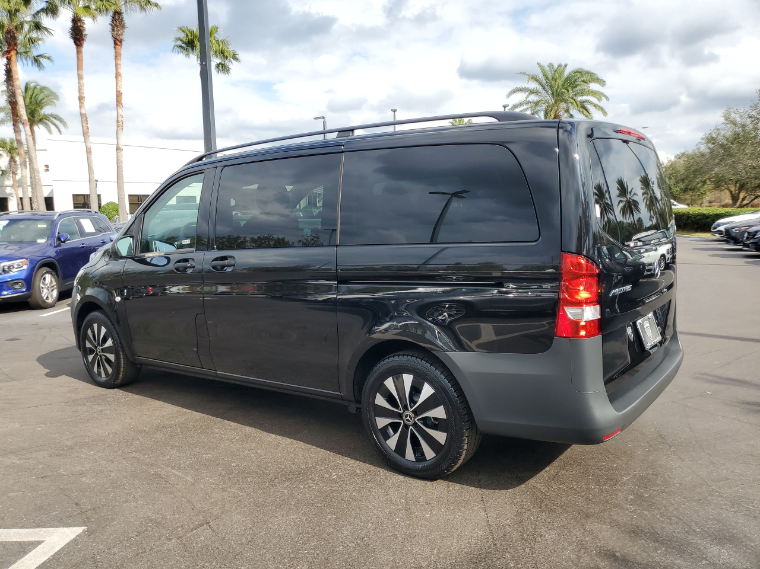 MercedesBenz_SO's tweet photo. This Pre-Owned 2021 Mercedes-Benz #Metris Base Minivan/Van offers a third row of seating so you'll have plenty of space for all your passengers!

Exterior: Black | Odometer: 170 miles | Rear air conditioning

Learn more: https://t.co/n6UGCBw62d

#MercedesBenzMetris #MercedesBenz https://t.co/EeCFvUo1rN