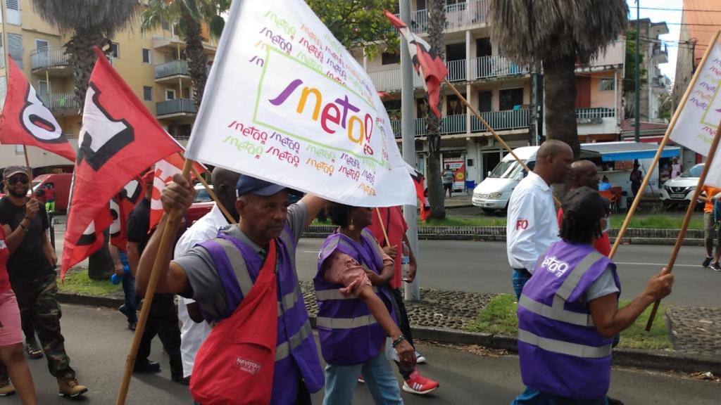 SnetaaFO's tweet photo. Le SNETAA Guadeloupe mobilisé #RéformeDesRetraites #FO #19janvier2023 #Guadeloupe https://t.co/Xt77zJWueh