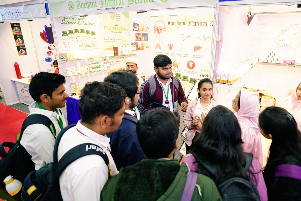 Bohras_India's tweet photo. It was an honour to have MLA @RivabaJadeja, Hon Min. @RaghavjiPatel, Mayor @BinaBjp among other guests and dignitaries at the @Dawoodi_Bohras' Saifee Burhani Business Expo in Jamnagar. 
We thank you for your support and words of encouragement for our entrepreneurs and exhibitors. https://t.co/yDXnyPgUqm