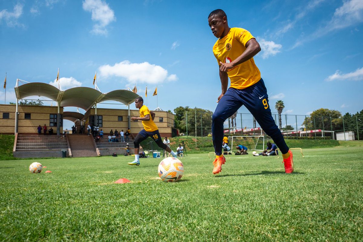 KaizerChiefs's tweet photo. The Glamour Boys had an intense training session this morning in preparation for Saturday's clash at FNB Stadium.
Kickoff is at 20h00. See you there!
#Amakhosi4Life #KCFreshRevival #UnitedInAction #KCUnityInAction https://t.co/kI4m5nTLqz