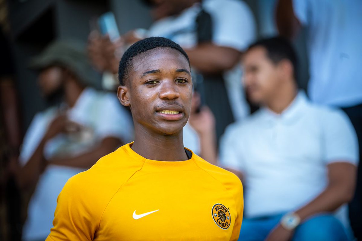 KaizerChiefs's tweet photo. The Glamour Boys had an intense training session this morning in preparation for Saturday's clash at FNB Stadium.
Kickoff is at 20h00. See you there!
#Amakhosi4Life #KCFreshRevival #UnitedInAction #KCUnityInAction https://t.co/kI4m5nTLqz
