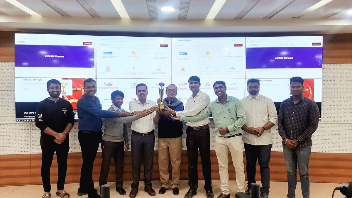 NashikSmartCity's tweet photo. नाशिक स्मार्ट सिटीला 8th National Digital Transformation Award पुरस्कार
#GovConnect #digitaltransformation #Nashiksmartcity #NMSCDCL #smartcitymission #my_nmc #mynashik #MoHUA_india #ICCC https://t.co/AbGfcqw4en