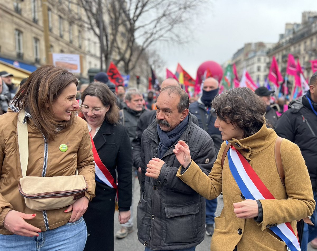 On est là et on va gagner. ✊🏼
#greve19janvier #19janvier2023 #ReformeDesRetraites